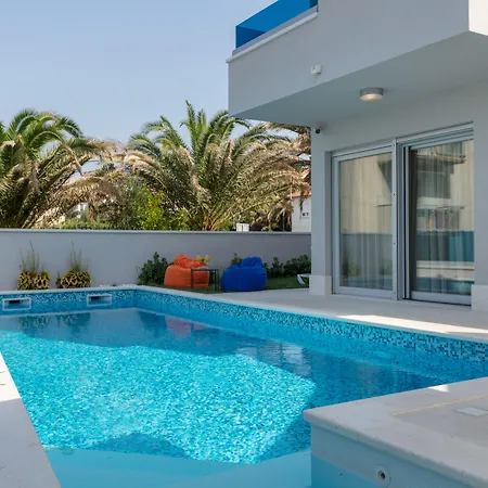 krevet i doručak Luxury Karla 4*