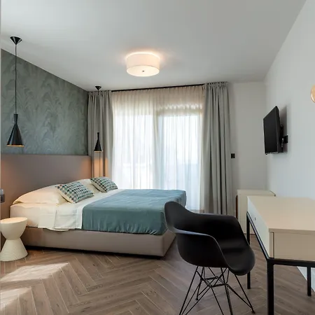 Luxury Karla 4*