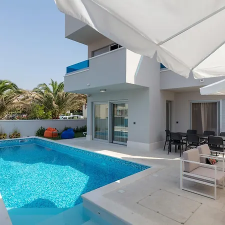 Luxury Karla Bed and Breakfast Ποντστράνα