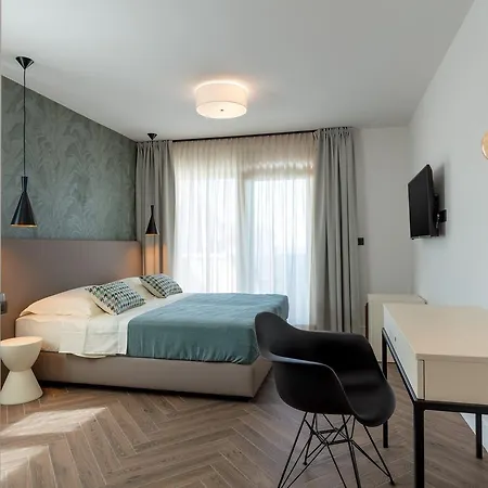 Luxury Karla 4* Ποντστράνα